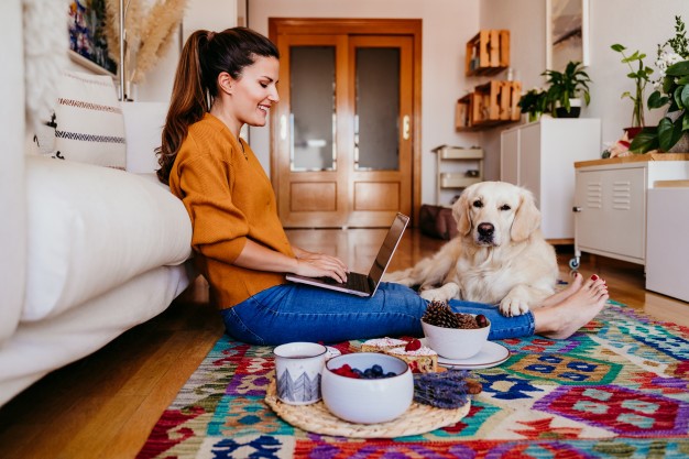 Renda extra: 11 ideias para ganhar dinheiro de casa